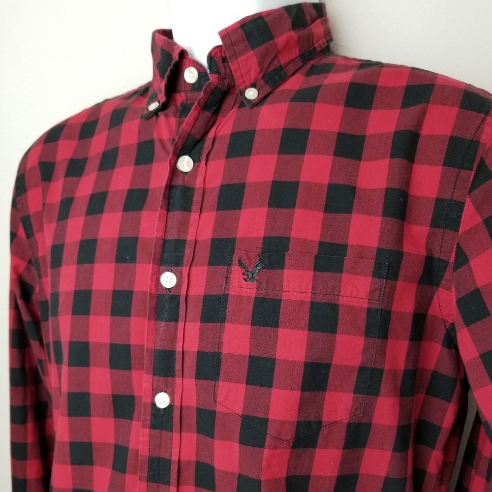 American eagle Men's shirt's size S.